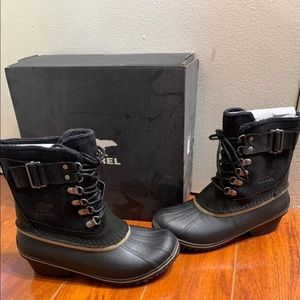Sorel winter black lace snow boots size 7